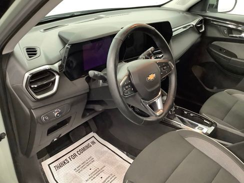 Used 2025 Chevrolet TrailBlazer LT w/ Convenience Package FWD image 14