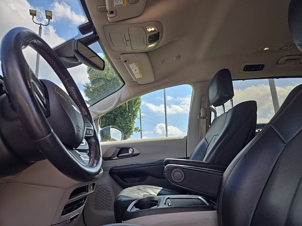 Used 2020 Chrysler Pacifica Touring-L Plus FWD image 29