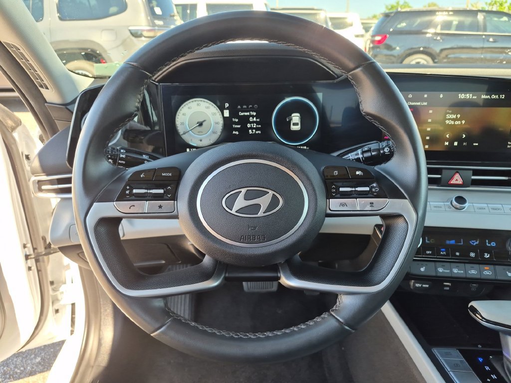 Used 2025 Hyundai Elantra Limited FWD image 14