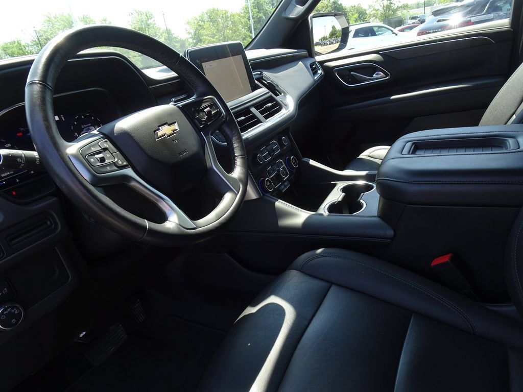 Used 2022 Chevrolet Tahoe LT w/ Luxury Package AWD/4WD image 12