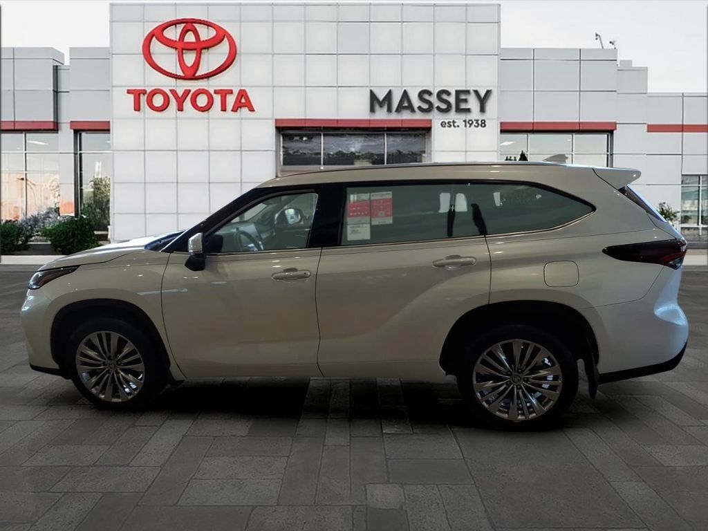 New 2026 Toyota Highlander Platinum AWD/4WD image 4