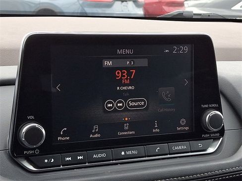 Used 2021 Nissan Rogue SV image 16