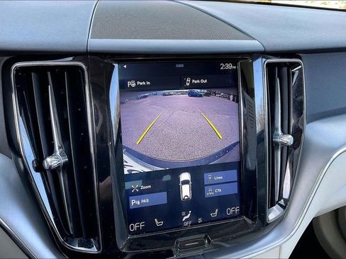 Used 2018 Volvo XC60 T5 Momentum w/ Convenience Package image 11