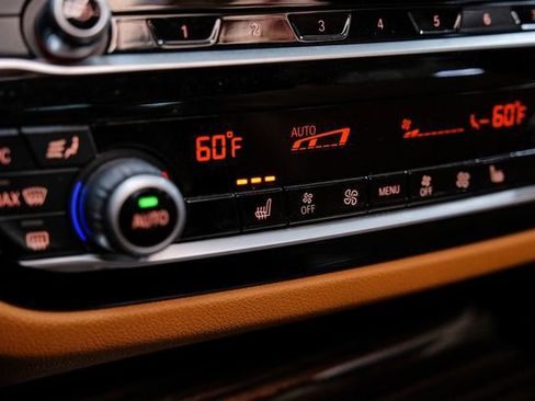 Used 2022 BMW 530e w/ Premium Package image 21