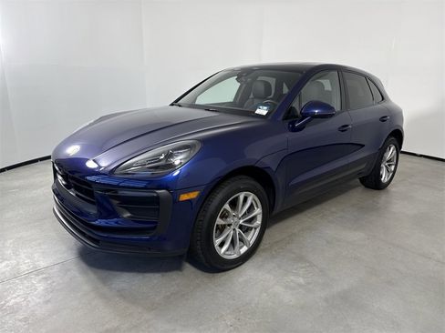 Certified 2023 Porsche Macan image 1
