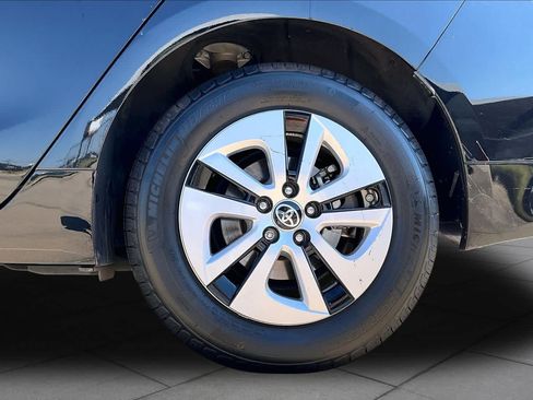 Used 2016 Toyota Prius Four FWD image 11