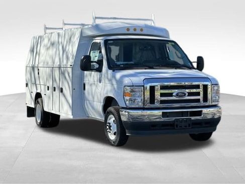 New 2024 Ford E-450 and Econoline 450 Super Duty w/ Power Windows & Locks Group image 3