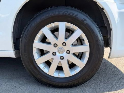 Used 2014 Chrysler Town & Country Touring FWD image 8