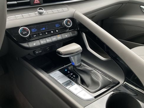 Used 2025 Hyundai Elantra SEL image 34