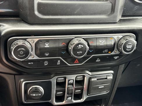 Used 2022 Jeep Gladiator Sport AWD/4WD image 11