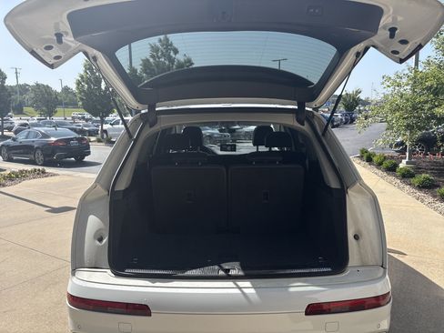 Used 2018 Audi Q7 3.0T Premium Plus AWD/4WD image 32