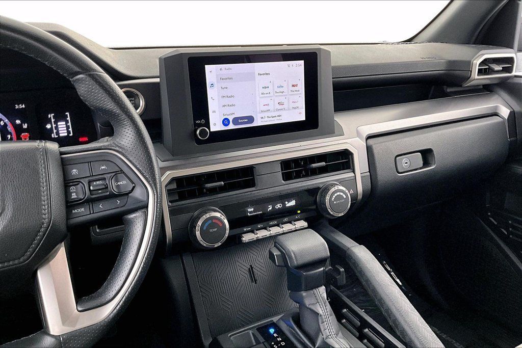 Used 2025 Toyota 4Runner SR5 AWD/4WD image 8