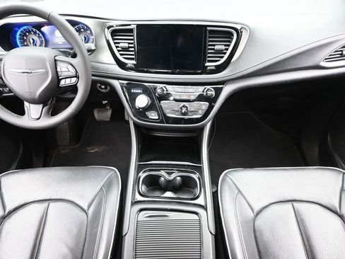 Used 2024 Chrysler Pacifica Limited w/ S Appearance Package image 14