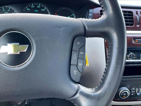 Used 2011 Chevrolet Impala LT w/ Luxury Edition Package FWD image 17