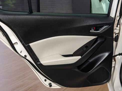 Used 2018 MAZDA MAZDA3 Grand Touring image 15