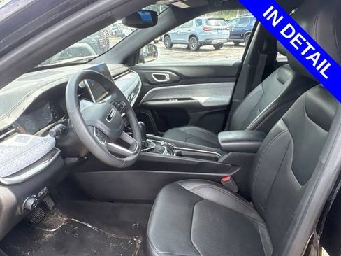 Used 2023 Jeep Compass Latitude AWD/4WD image 8