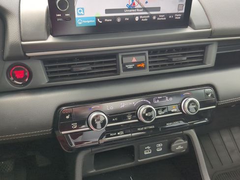 Used 2024 Honda Pilot Touring image 19