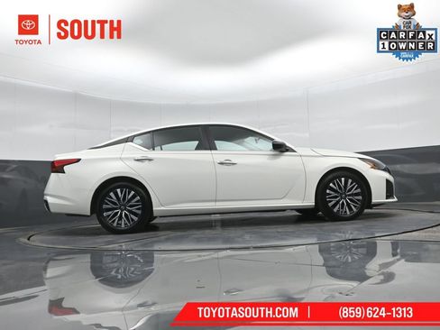 Used 2025 Nissan Altima 2.5 SV FWD image 35
