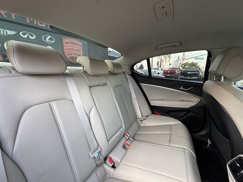 Used 2019 Genesis G70 2.0T Advanced RWD image 39