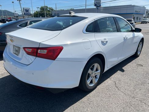 Used 2022 Chevrolet Malibu LS FWD image 3