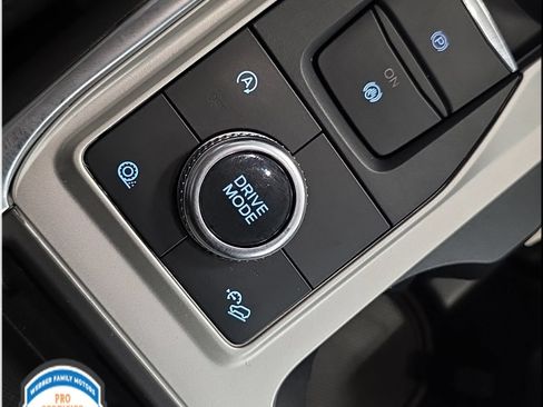 Used 2024 Ford Explorer XLT w/ Equipment Group 202A AWD/4WD image 15