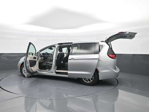 Used 2023 Chrysler Pacifica Touring-L FWD image 48