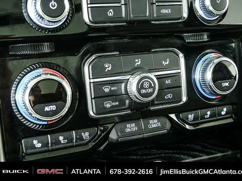 Used 2021 GMC Yukon XL Denali w/ Denali Premium Package image 18