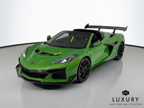Used 2026 Chevrolet Corvette ZR1 w/ ZR1 Carbon Fiber Aero Package RWD image 4