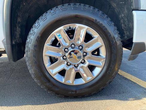 Used 2026 Chevrolet Silverado 2500 High Country w/ High Country Premium Package AWD/4WD image 3