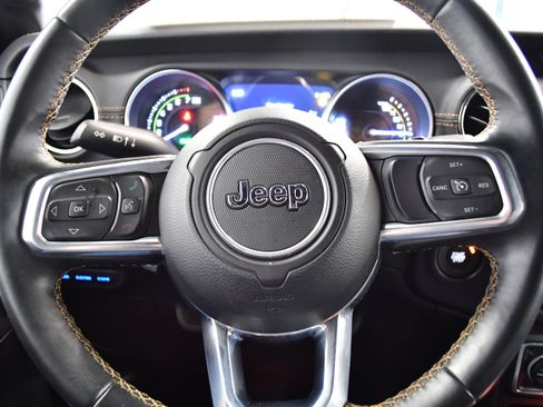 Used 2022 Jeep Wrangler Unlimited Sahara image 18