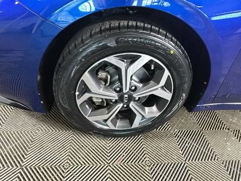 Used 2020 Kia Forte LXS FWD image 9