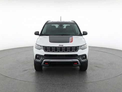 Used 2025 Jeep Compass Trailhawk AWD/4WD image 2