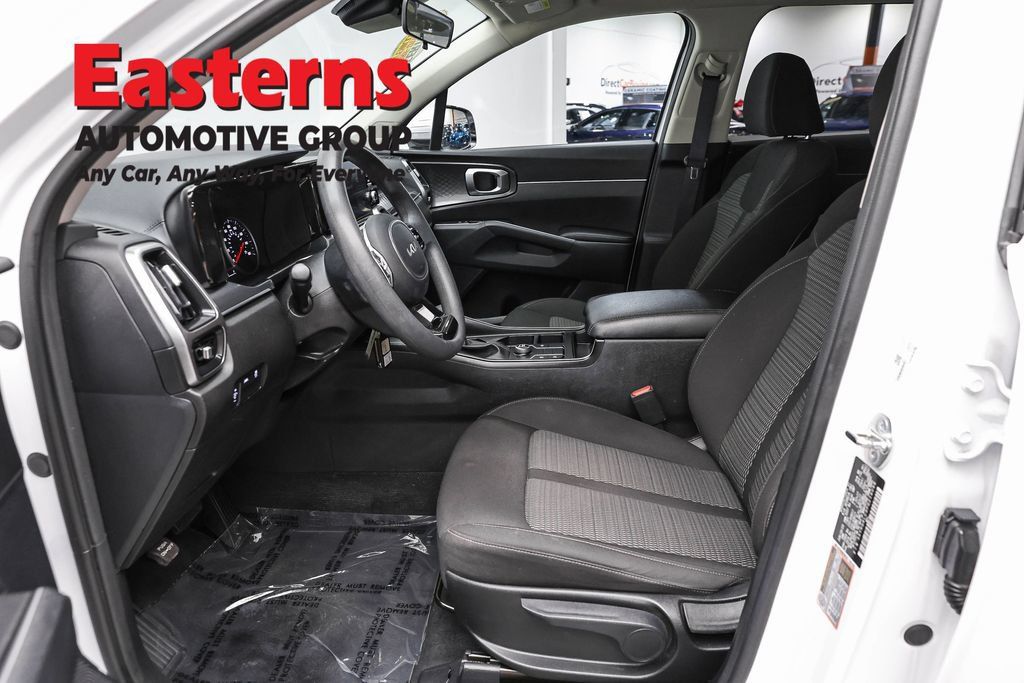 Used 2023 Kia Sorento LX FWD image 13