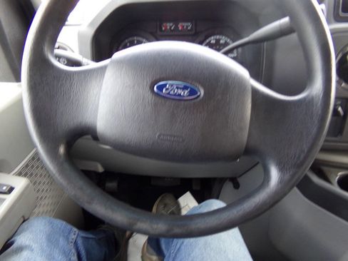 Used 2017 Ford E-450 and Econoline 450 Super Duty w/ Power Windows & Locks Group image 8