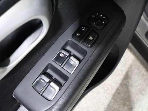 Used 2018 Kia Soul + image 12