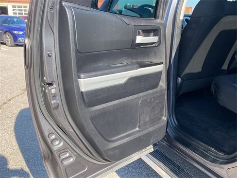Used 2019 Toyota Tundra SR5 w/ SR5 Convenience Package image 15