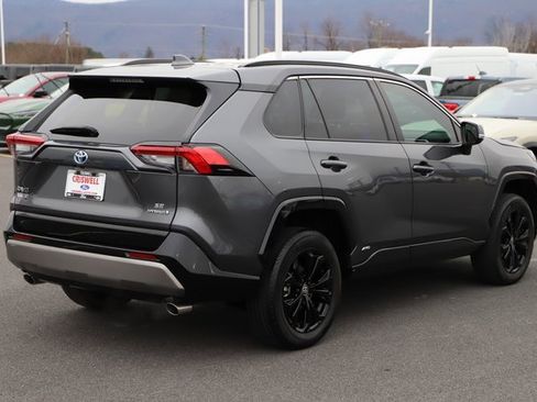 Used 2023 Toyota RAV4 SE image 5