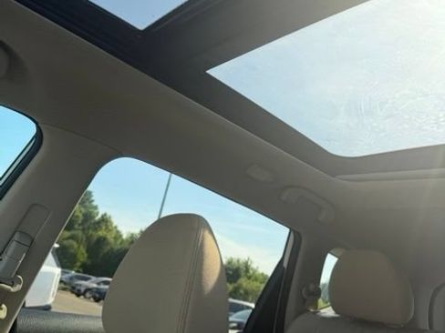 Used 2018 Nissan Rogue SV w/ Sun & Sound Touring Package FWD image 15