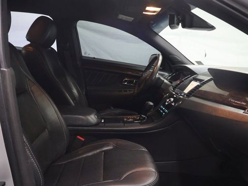 Used 2019 Ford Taurus Limited image 10