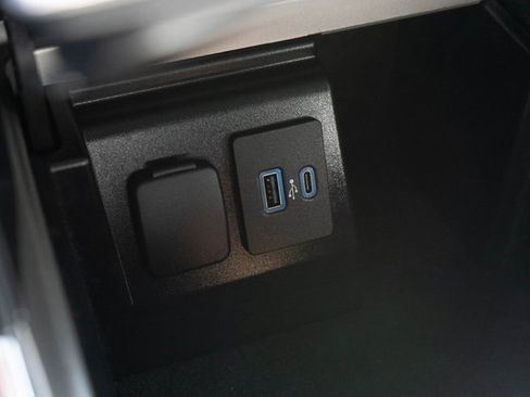 Used 2022 Ford Explorer XLT w/ Equipment Group 202A image 33