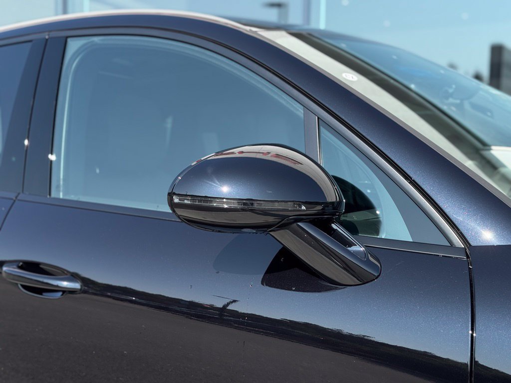 Certified 2025 Porsche Macan AWD/4WD image 19