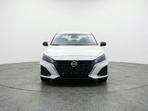 Used 2025 Nissan Altima 2.5 SV image 2