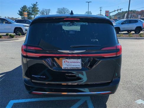 New 2026 Chrysler Pacifica Select image 5