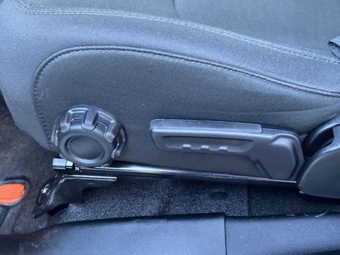 Used 2020 Jeep Gladiator Sport image 31