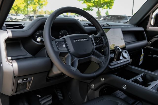 New 2026 Land Rover Defender 110 X-Dynamic SE AWD/4WD image 3