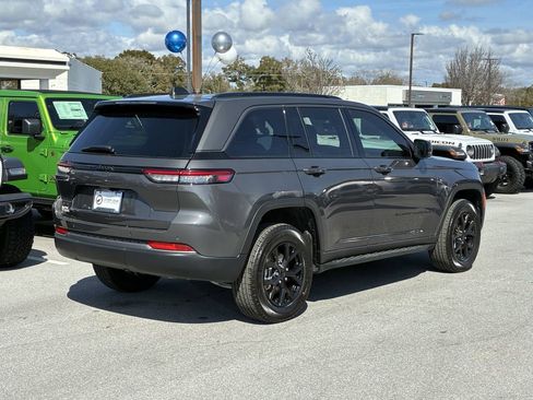 New 2026 Jeep Grand Cherokee Altitude AWD/4WD image 6