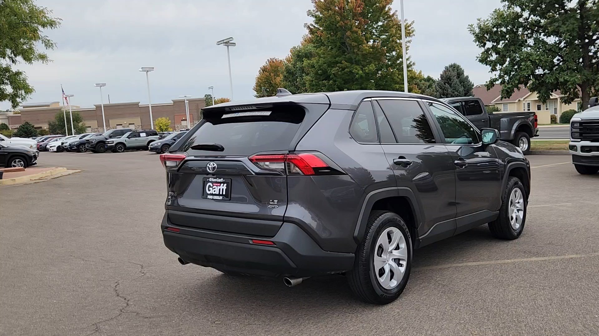 Used 2025 Toyota RAV4 LE AWD/4WD image 16