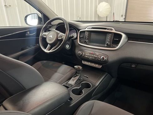 Used 2018 Kia Sorento LX w/ LX V6 Convenience Package image 21