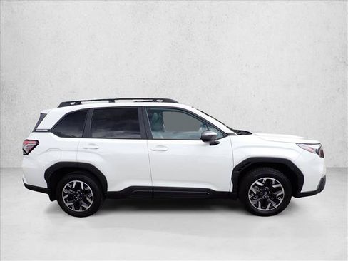 Used 2026 Subaru Forester Premium AWD/4WD image 5
