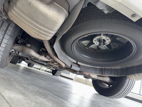 Used 2017 Land Rover Discovery HSE image 21